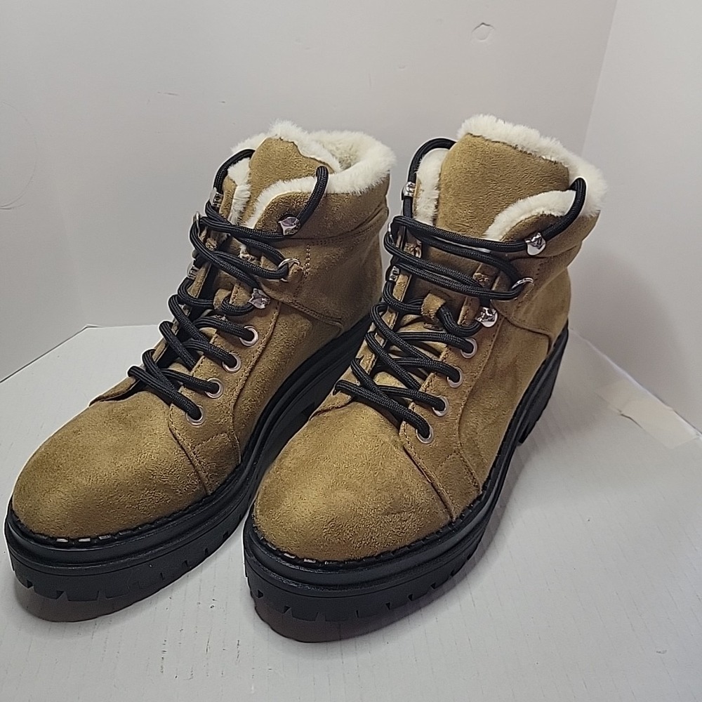American Eagle Outfitters Woman's Boot Faux Fur Lace Up. Size 9 Y2K Cottagecore